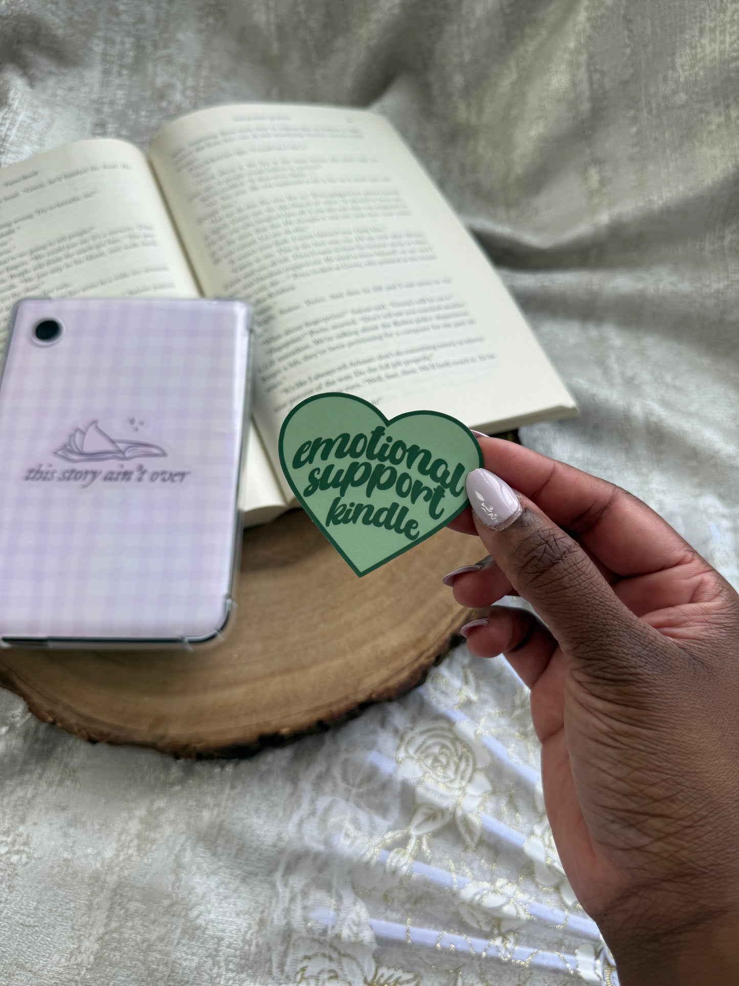 Emotional Support Kindle / Kobo Heart Sticker